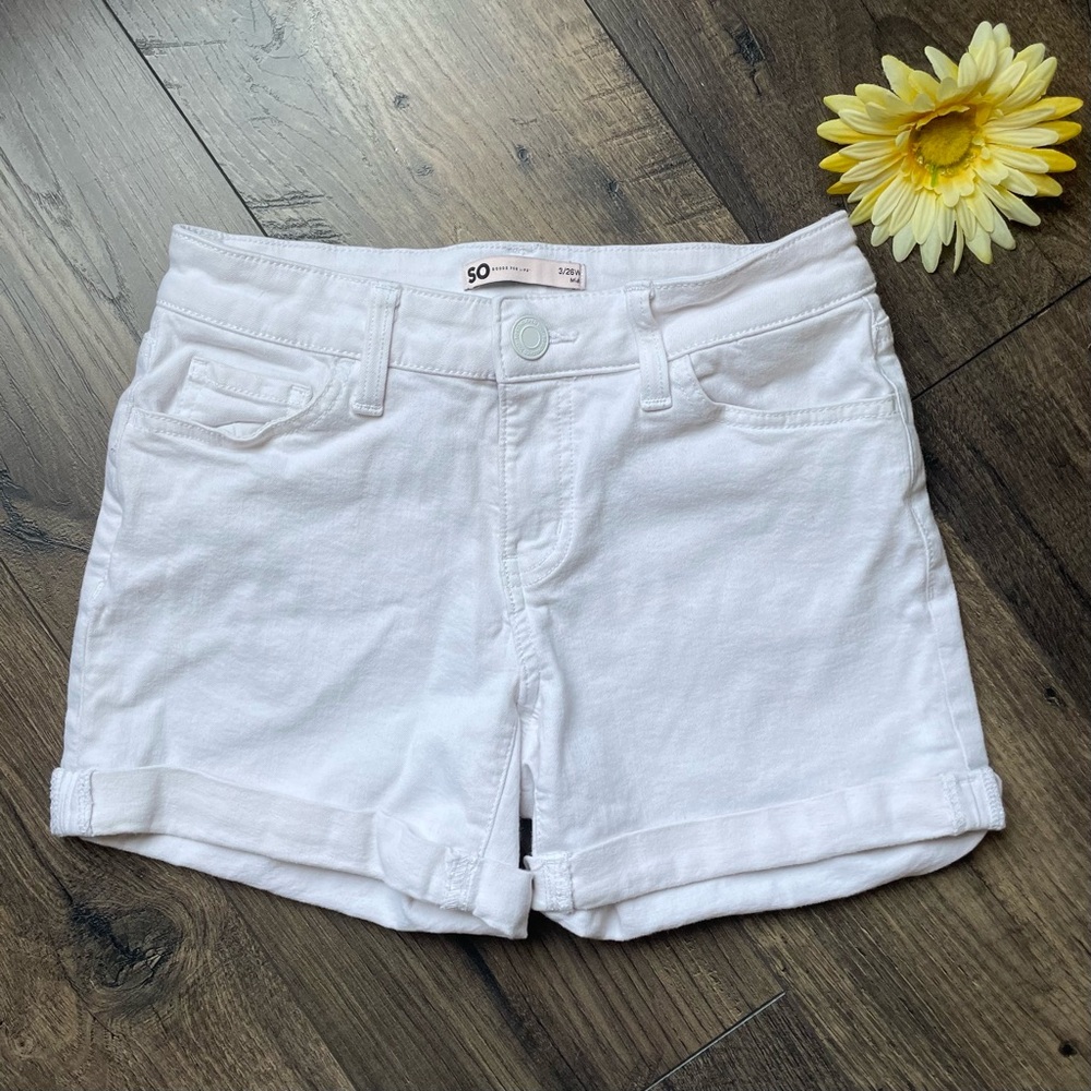 SO white Stretchy midi shorts size 3